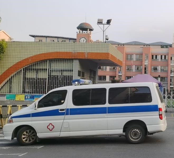 长城区救护车出租护送骨折病人一公里多少钱